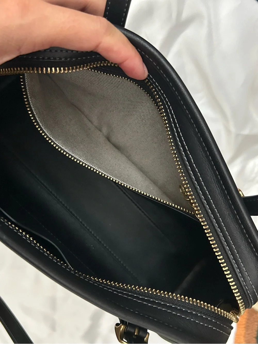 COACH Swing Zip Bag - Black